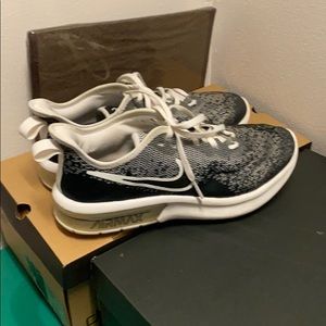 Nike Air Max Sequent 4 GS, Black and White